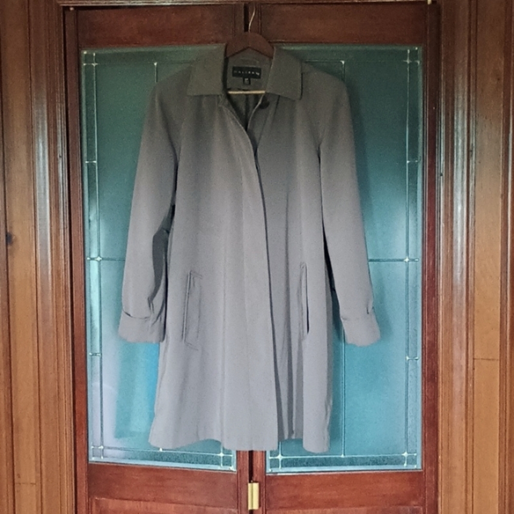 Gallery olive green raincoat size medium
